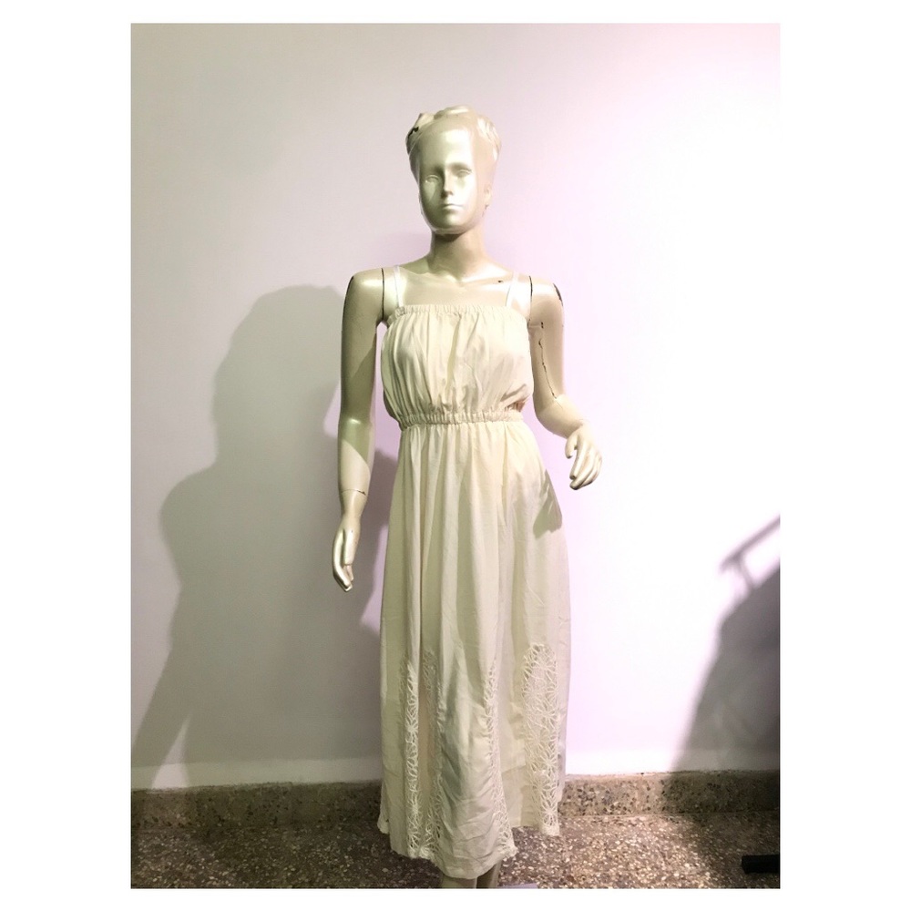 Beautiful Dress with lace detail-New✨ - Picture 3 of 16